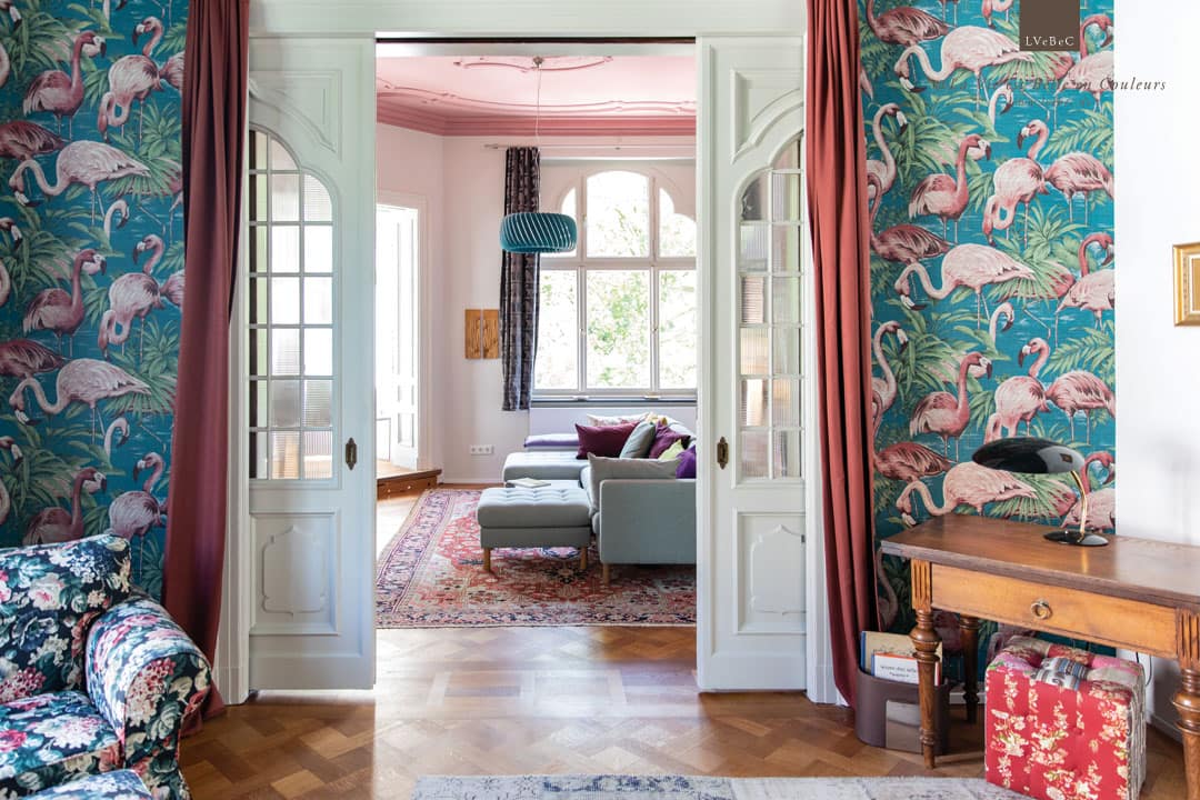 Farbkonzept Schlafzimmer und Salon mit Flamingo Tapete Avalon von Arte International